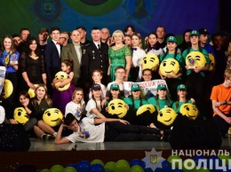 В Покровске «Лига будущих полицейских» отметила свою четвертую годовщину фестивалем юмора «LEAGUESMILE»