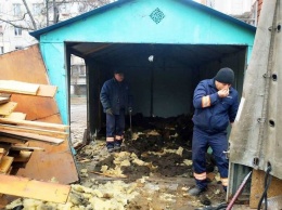В Киеве на Березняках снесли самоустановленные гаражи, которые стали притоном, - ФОТО