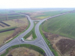 Во Львовской области на пересечении дорог построили развязку "турбо-карусель"
