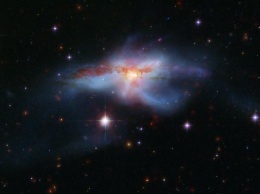 Астрономы нашли галактику с тремя сверхмассивными черными дырами в центре