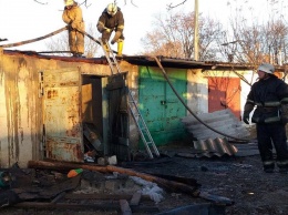 «Пытался потушить»: мужчина пострадал, спасая свой гараж от огня