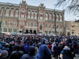 Рабочие Коломойского пошли в атаку на Нацбанк вместе с общественниками, близкими к Парцхаладзе