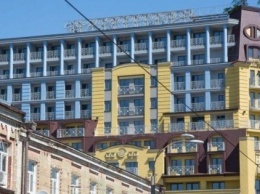 В Киеве снесут незаконные этажи в "доме-монстре" на Подоле