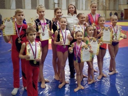 Акробаты из Ялты завоевали шесть комплектов медалей Республиканских соревнований