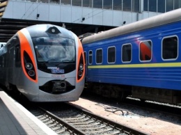 В поезде "Николаев-Киев" проводник шантажировал жительницу Николаева и требовал взятку