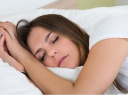 Вот почему женщины обожают спать с одеялом между ног