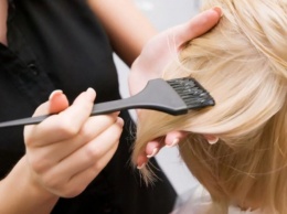 Окрашивание волос повышает для женщин вероятность заболеть раком груди