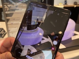 Samsung представила в Украине первый гибкий смартфон: цены