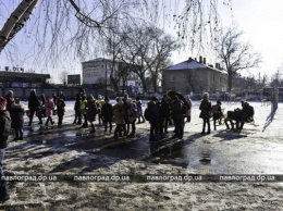 В Павлограде второй раз за неделю эвакуируют школу из-за перцового баллончика (ФОТО)