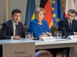 У Меркель "они" стальные: в сети всплыли неожиданные курьезы переговоров в Париже