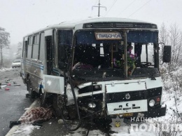 Вылетела из салона: под Тернополем произошло жуткое ДТП с автобусом