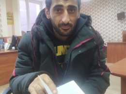 В Мариуполе многодетный мигрант из Армении не может получить гражданство, - ФОТО