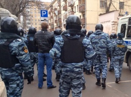 Москву сотрясли автоматные очереди: полиция взяла район в кольцо, люди в панике - первые подробности