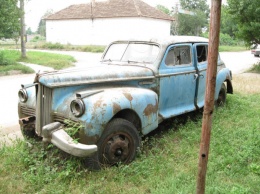 Найдена правительственная "Чайка" времен СССР, которую забыли на дороге (фото)