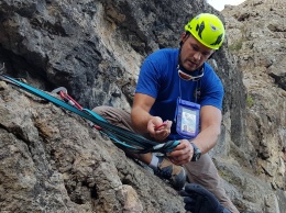 Крымского спасателя-альпиниста наградили медалью МЧС России