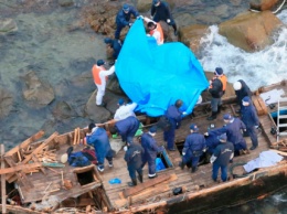 "Корабль-призрак" с командой на борту обнаружили у берегов Японии