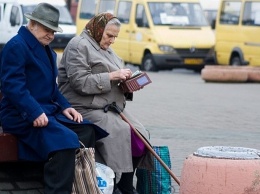 Нищих пенсионеров добьют окончательно: путаница в законах лишит людей тысяч гривен