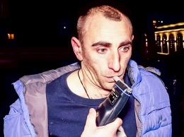 В Киеве пьяный мужчина порезал ножом соседа из-за парковки