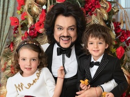 "Скромнее надо, человек-праздник": Киркоров с детьми зажег на новогоднем выпуске "Что? Где? Когда?"