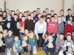 Виталий Буяльский привез подарки спортсменам и провел новогодний турнир