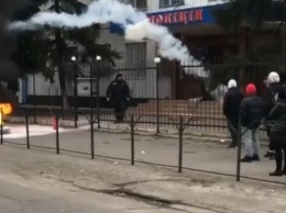 В Каховское управление полиции бросали дымовые шашки из-за резонансного убийства