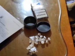 У жителей Закарпатья во время обыска изъяли наркотики и оружие (ФОТО)
