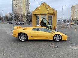 В Киеве среди зимы заметили уникальный суперкар Lamborghini