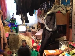 Дети живут в кладовках: в сети показали страшные фото общежития в Черновцах