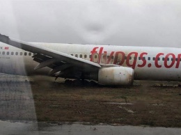 Самолет Pegasus Airlines выкатился с полосы в Стамбуле и заблокировал работу второго аэропорта города