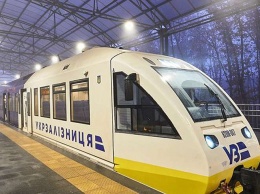 Пассажиры стали "заложниками" поезда по пути в Борисполь