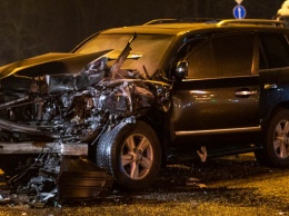В Киеве Lexus протаранил пассажирский автобус - есть пострадавшие