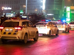 В Киеве Lexus на полной скорости влетел в пассажирский автобус: есть серьезно пострадавшие