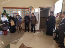 В мэрию Мелитополя пришли священники с церковным хором (фото)