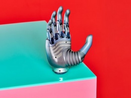 Новый роботизированный протез управляется силой мысли и самообучается