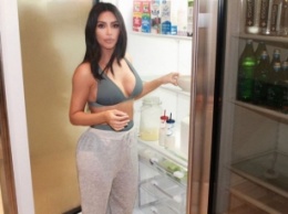 Ким Кардашьян показала содержимое огромного холодильника: чем звезда кормит своих детей (фото)