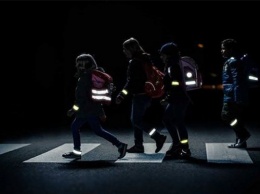 Новые ПДД для пешеходов: украинцев обяжут носить светоотражающую одежду
