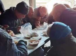 В Новой Каховке бездомных кормят домашними обедами