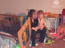 В Запорожье забрали детей из грязной квартиры