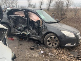 Под Киевом Opel столкнулся с "Газелью", погибла девушка
