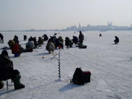 В Украине за одни сутки утонули пять любителей зимней рыбалки