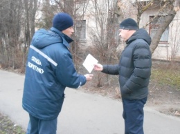 Новокаховские спасатели напомнили горожанам основные правила пожарной безопасности