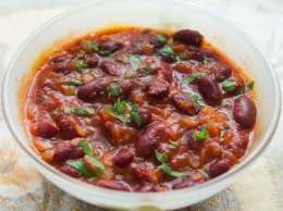Рецепт дня: фасоль, запеченная в томатном соусе