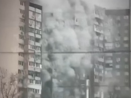 Прямо сейчас! В Киеве полыхает многоэтажка: люди заперты в огненной ловушке - жуткие кадры