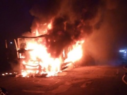 Под Днепром сгорел грузовик с колбасой