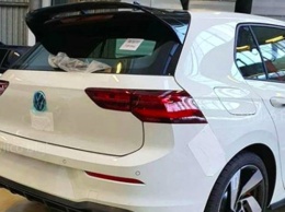 Новый Volkswagen Golf GTI сфотографировали без камуфляжа