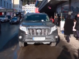 Украинца оштрафовали за парковку на тротуаре в Швейцарии