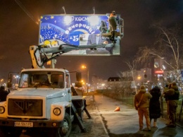 В Киеве убрали незаконные билборды с пророссийской пропагандой