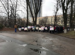 Студенты Олимпийского колледжа имени Ивана Поддубного провели митинг возле Министерства образования