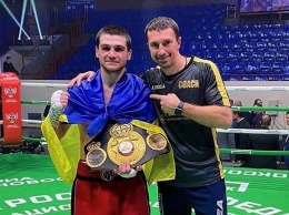 Чухаджян с флагом Украины на плечах в ринге отметил победу в России