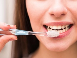 Почему нельзя мыть зубную щетку